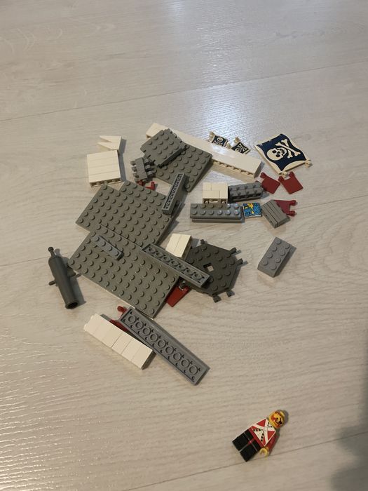 Lego 6285 black seas Barracuda