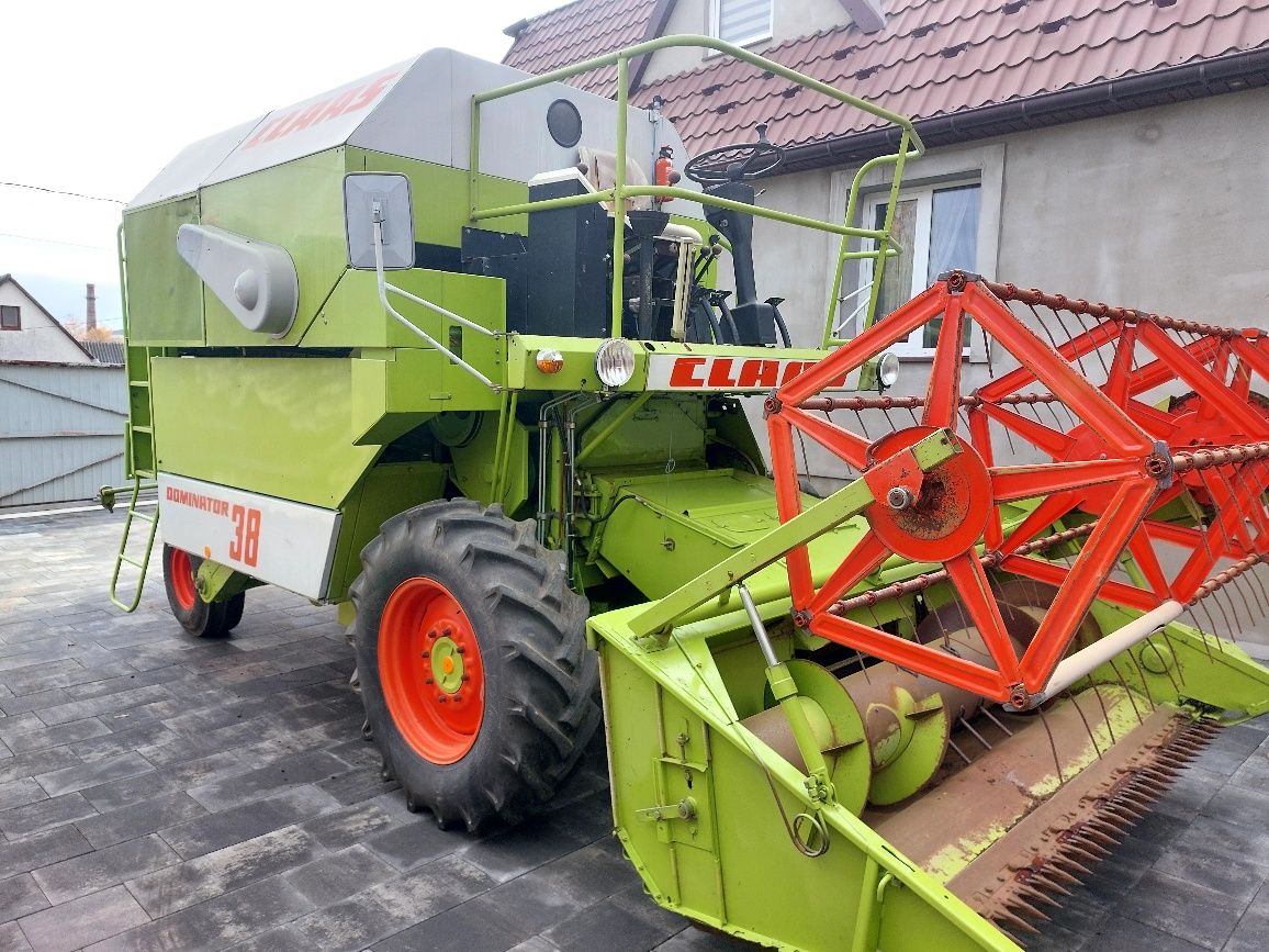 Claas  Dominator 38