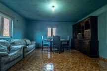 Móvel de sala antigo com mesa de jantar e 4 cadeiras