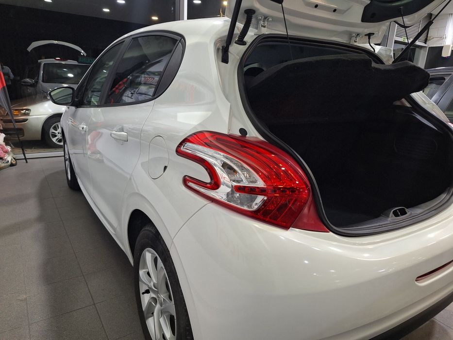 Peugeot 208 1 2vti  2015 c/68milkm