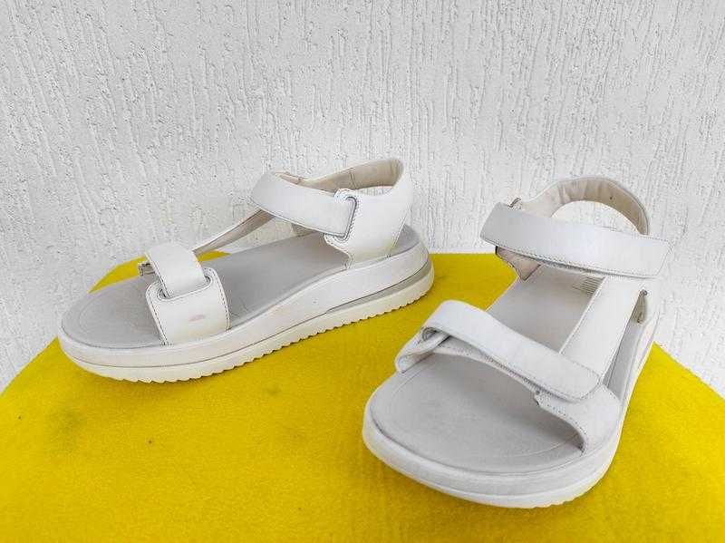 Кожанние,брендовие,ортопедические босоножки fit flop р.38