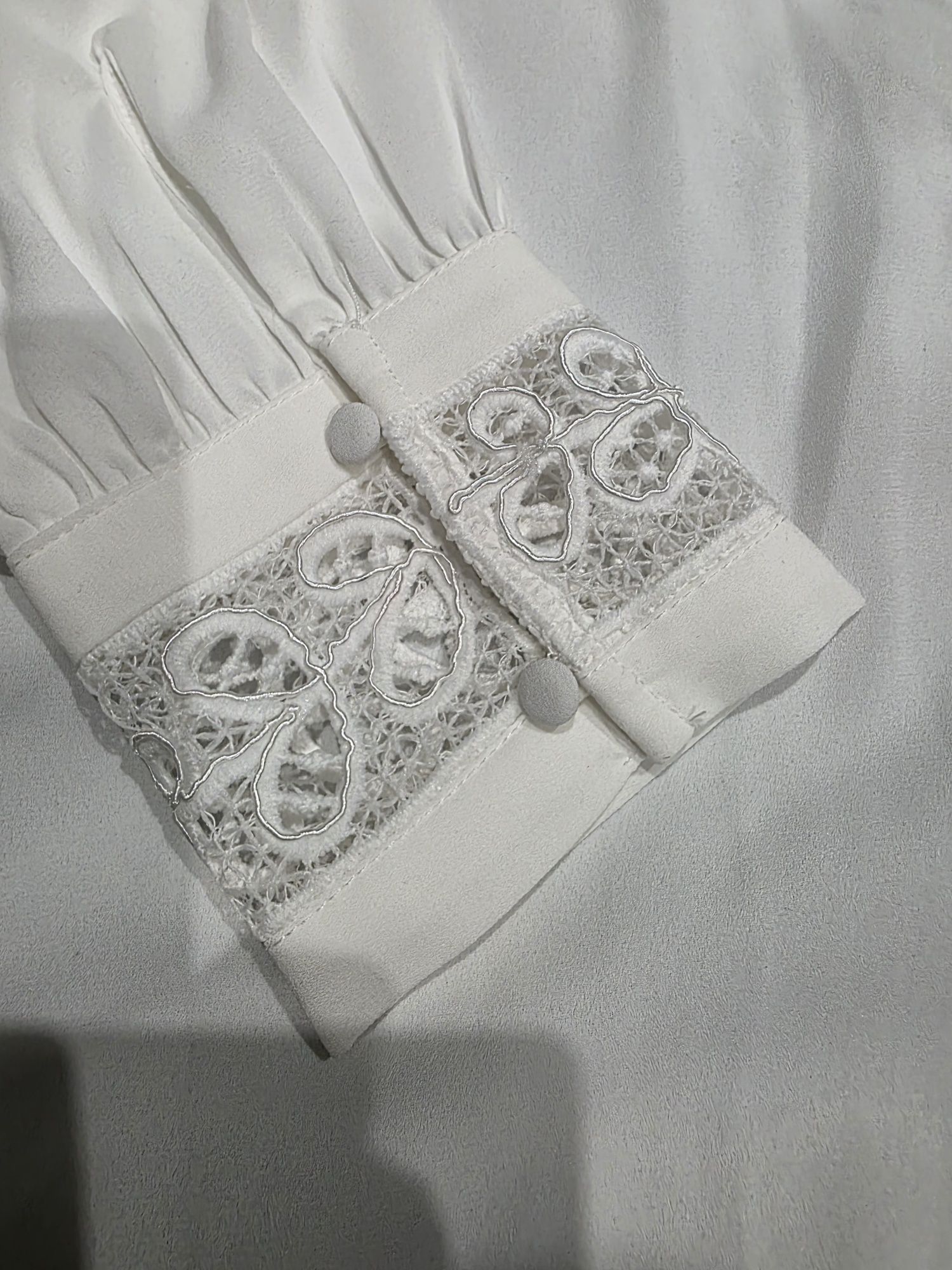 Elegancka biala bluzka