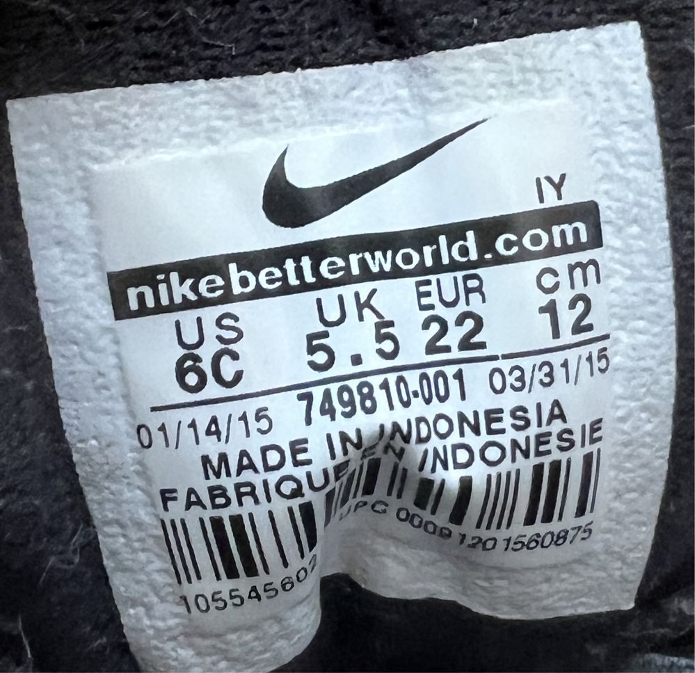 Легкі кросівки Nike