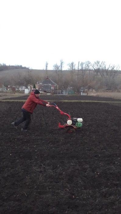 Мотоблоком культивируем участки