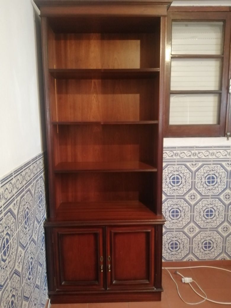 Lote de móveis em bom estado