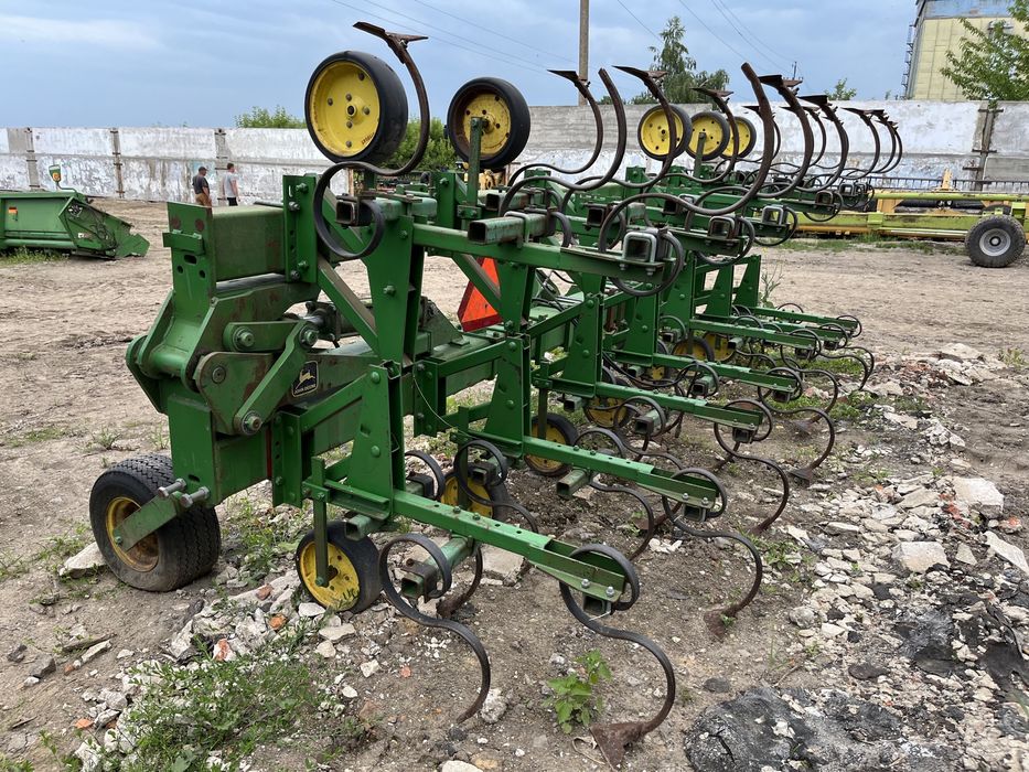 Культиватор просапний John Deere 12-рядний