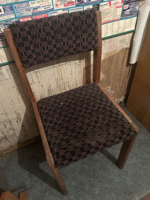 Krzesło drewniane vintage – tapicerowane, lata 80/90