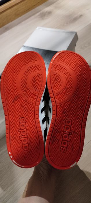Buty sportowe Adidas Hoops rozmiar 34 stan dobry