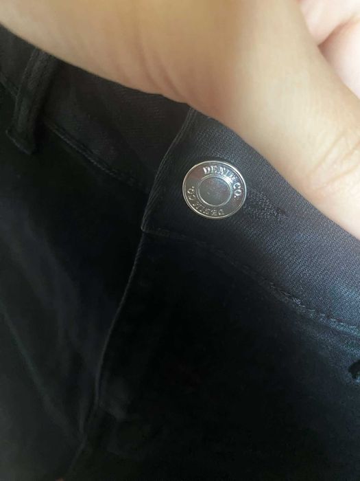 НОВІ чорні вузькі джинси на 42-48розм.