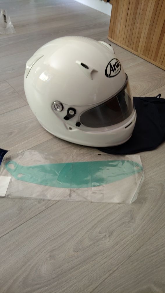 Capacete arai sk6 karting