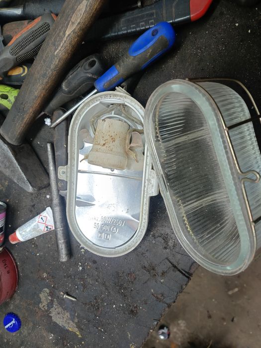 Lampa garażowa garaż wiata