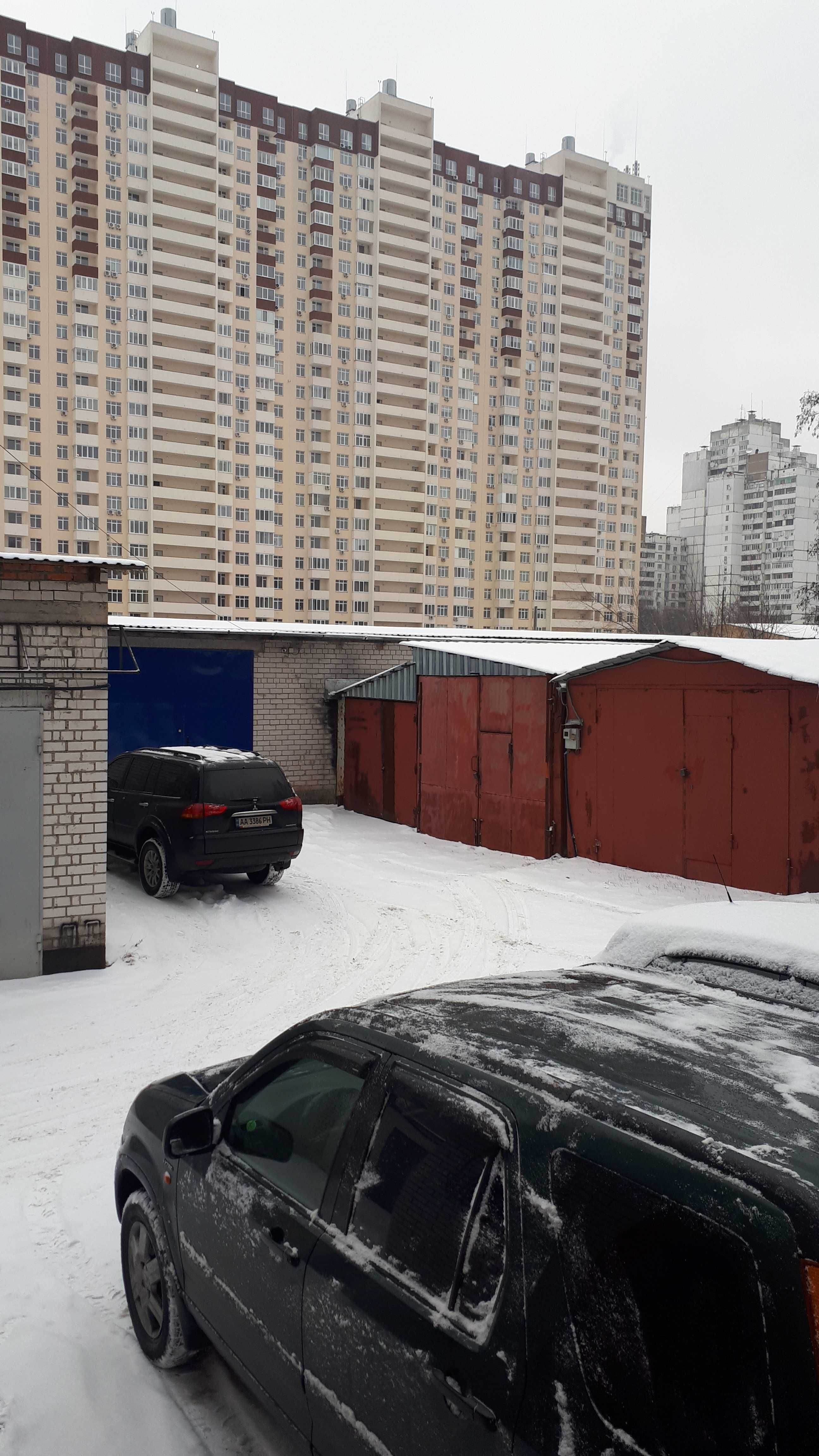 Продам гараж 2шт. Помещение под СТО с подвалом 70м2. Ушинского 14