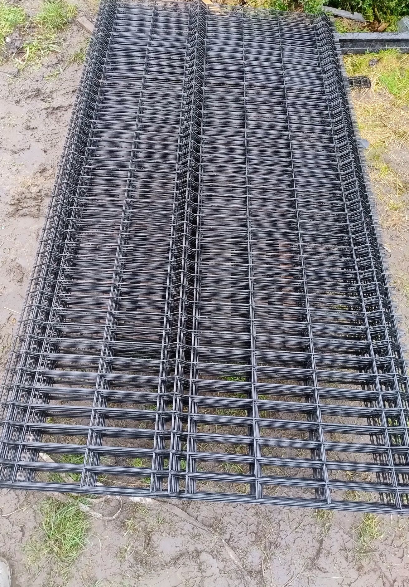 Panele ogrodzeniowe 1,33 m drut fi 4 mm kolor czarny