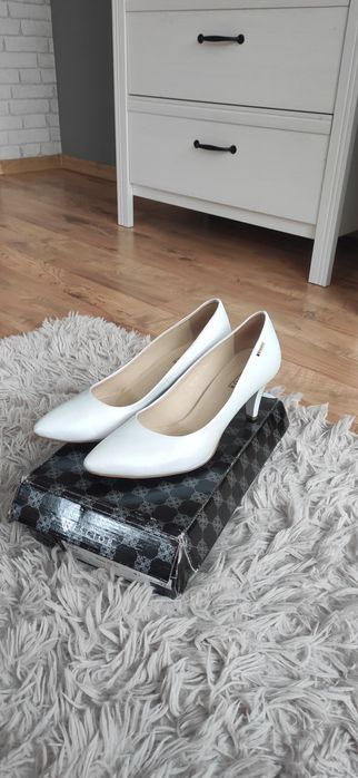 Buty ślubne białe perłowe Neścior czółenka