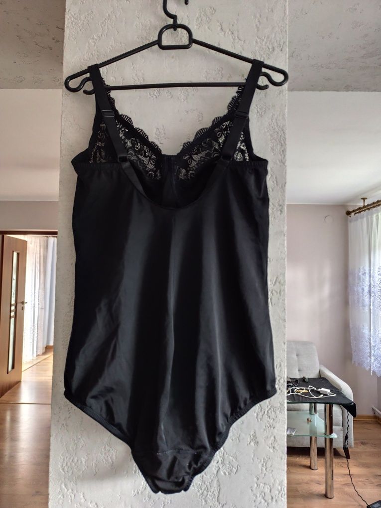 Body wyszczuplające z koronką na regulowane ramiączka rozm 85C.
