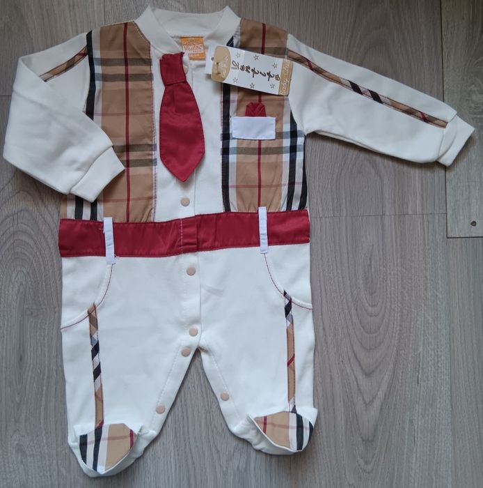 4 NOWE pajace 3D rozm 56-62 cm + dodatki