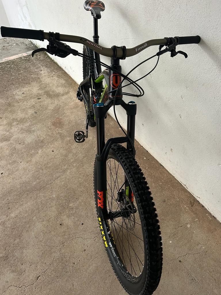 Bicicleta enduro mondraker