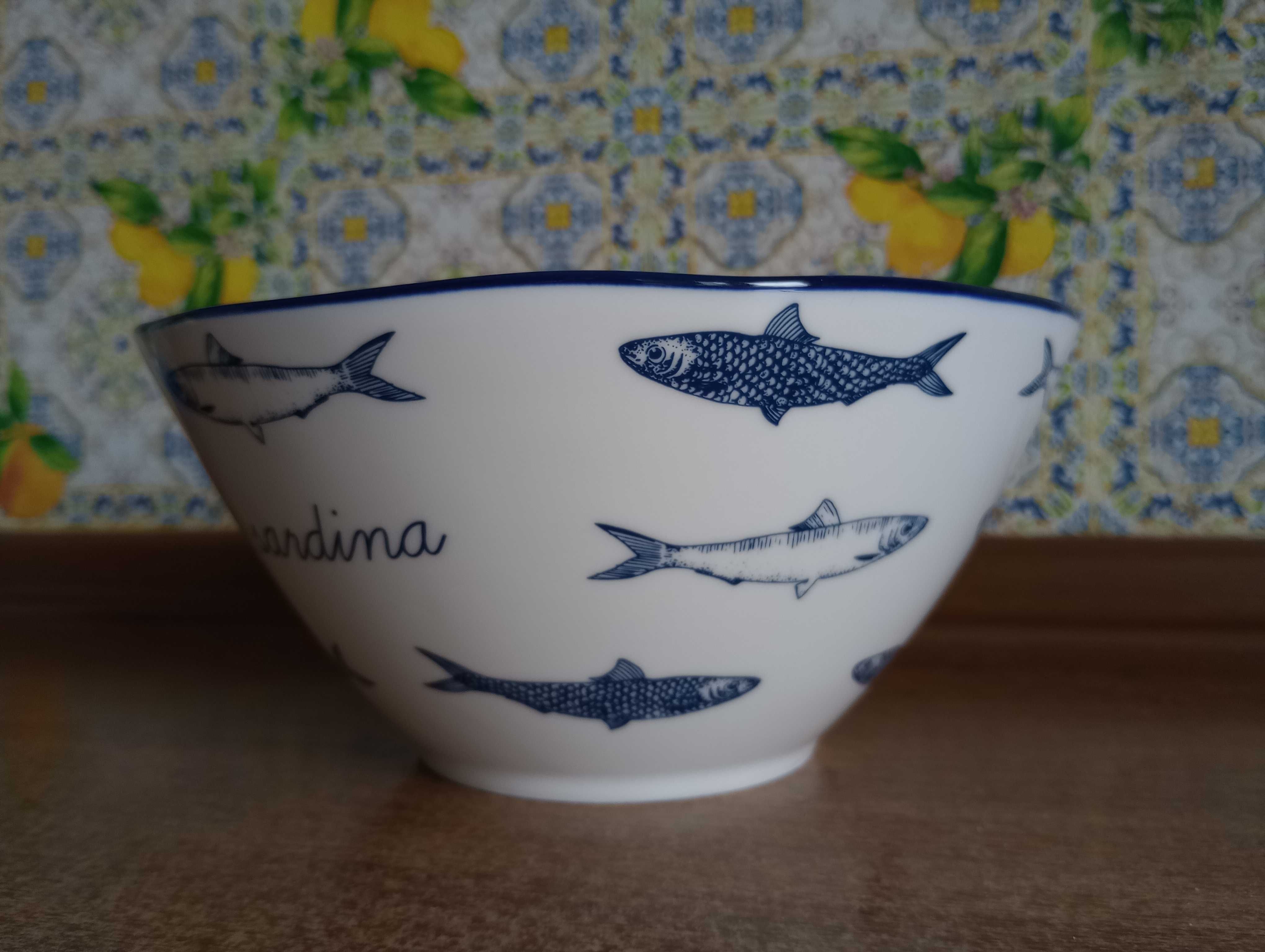 Ceramiczna biała miska w granatowe rybki -Home & you