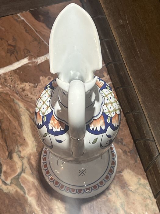 Stary dzbanek recznie malowany