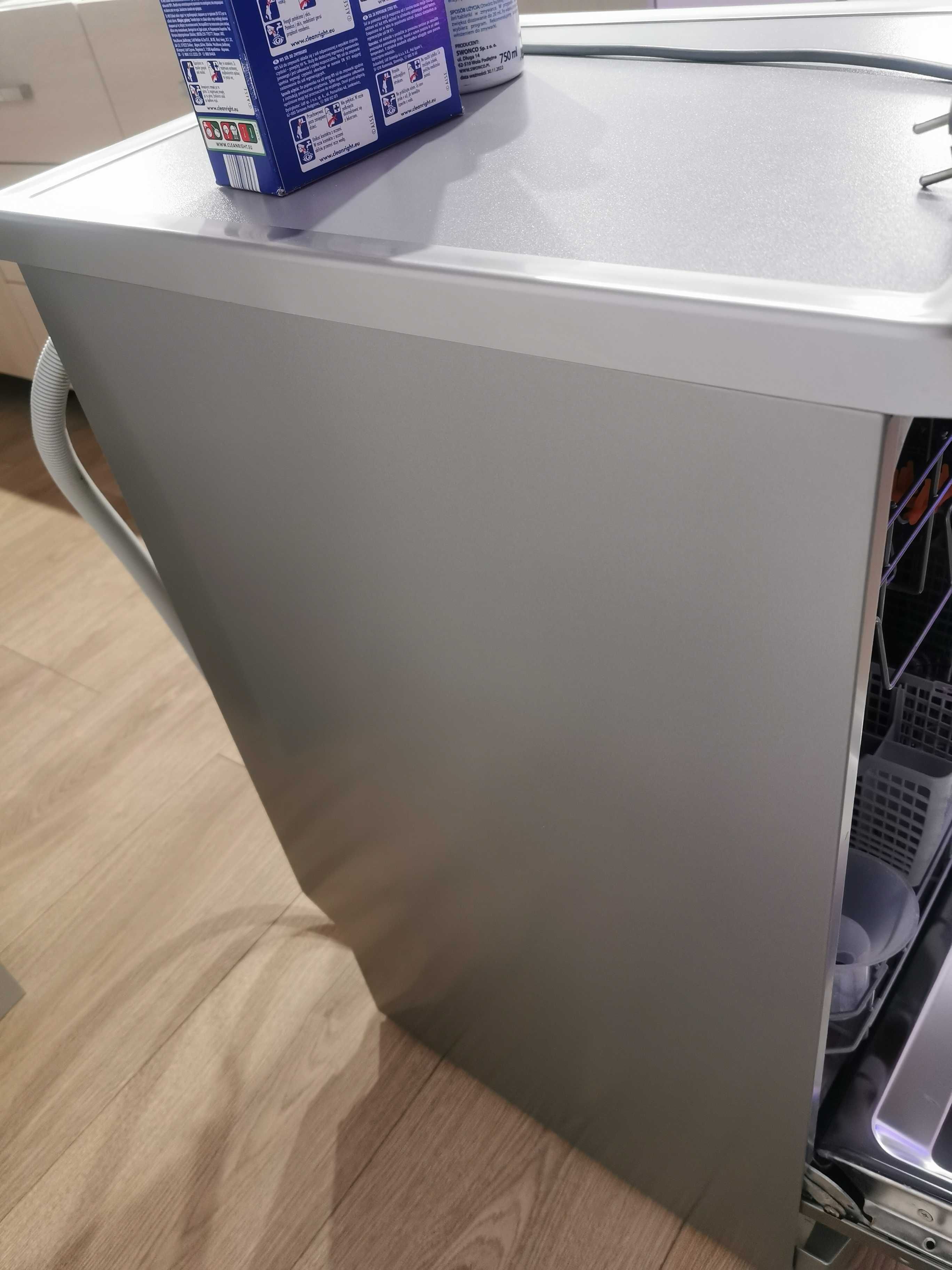 zmywarka szwedzkiej firmy Electrolux ESF46015XR wolnostojąca