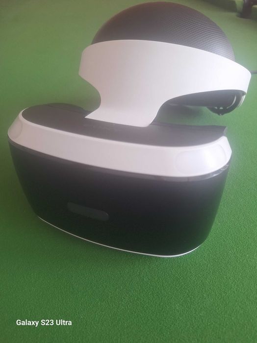 PS4 Slim 500 GB + PlayStation VR + pad + 2 Move + 3 gry VR