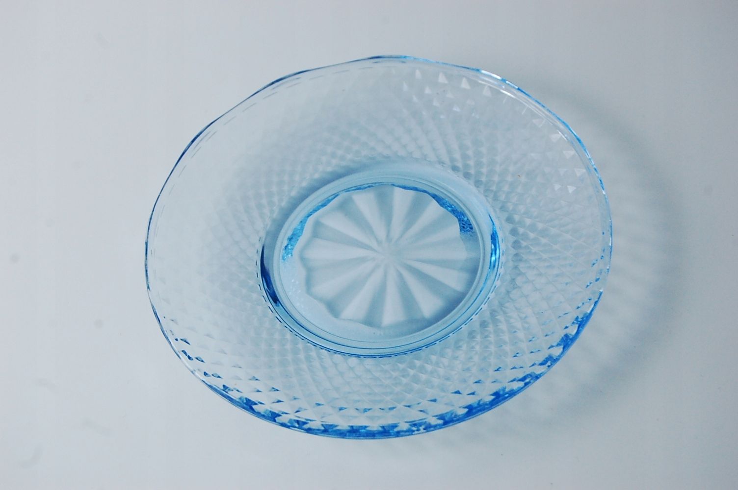 piękny niebieski włoski talerz szklany
