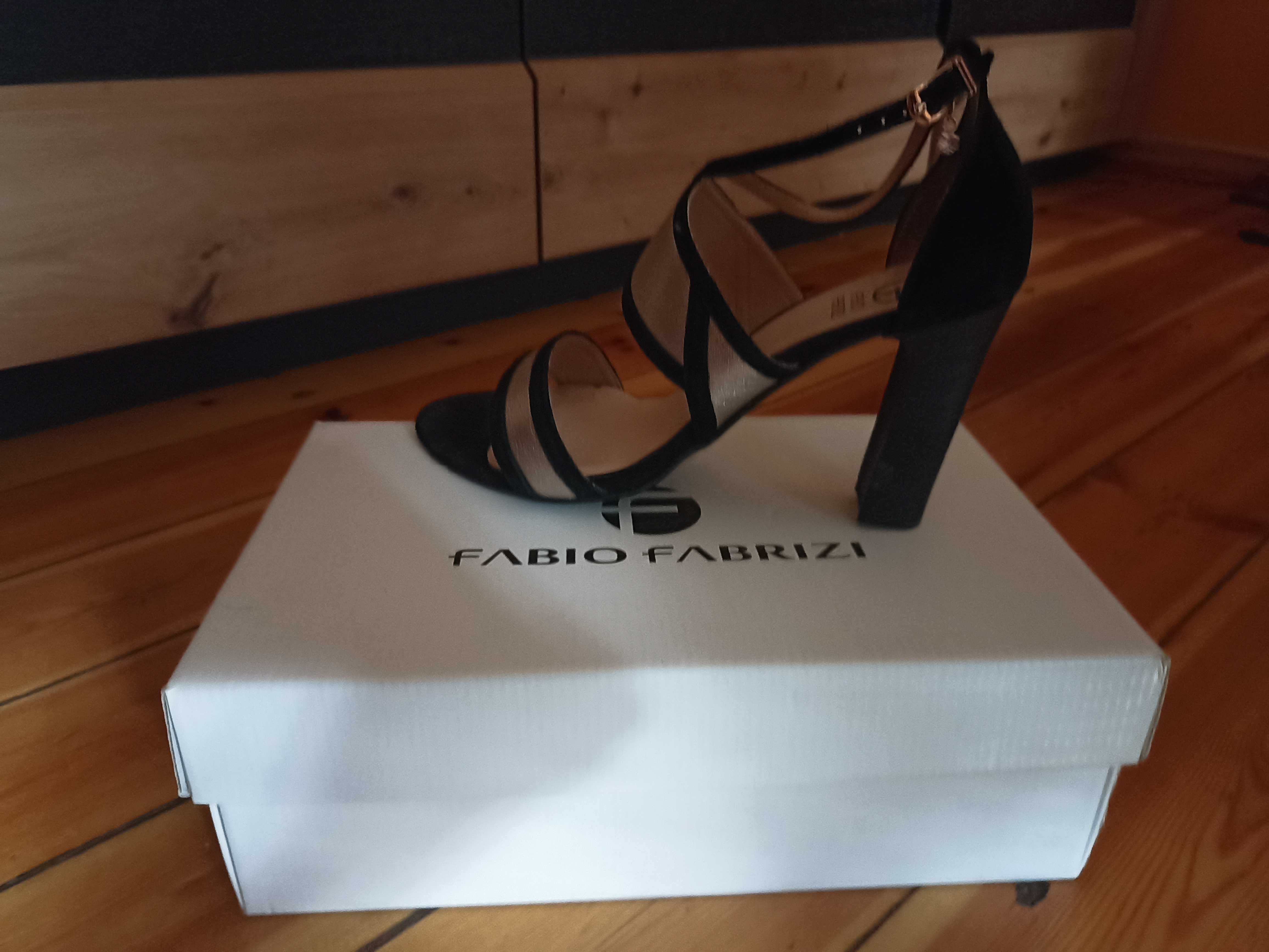 Efektowne sandałki Fabio Fabrizi  rozmiar 40