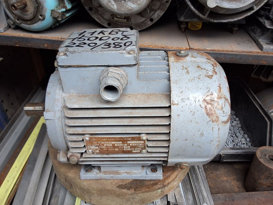 Продам вытяжку улитку 220/380V,моторы220/380V.