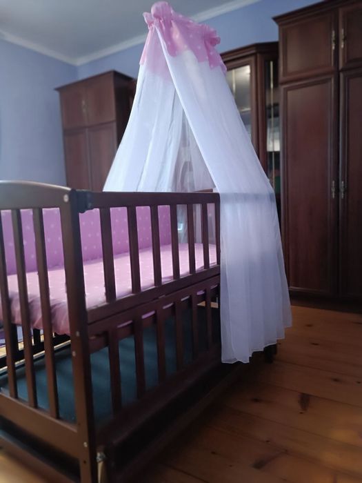 Ліжко дитяче з балдахіном