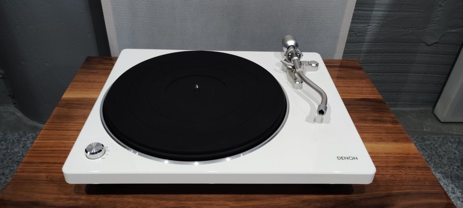 Проигрыватель винила Denon DP-400