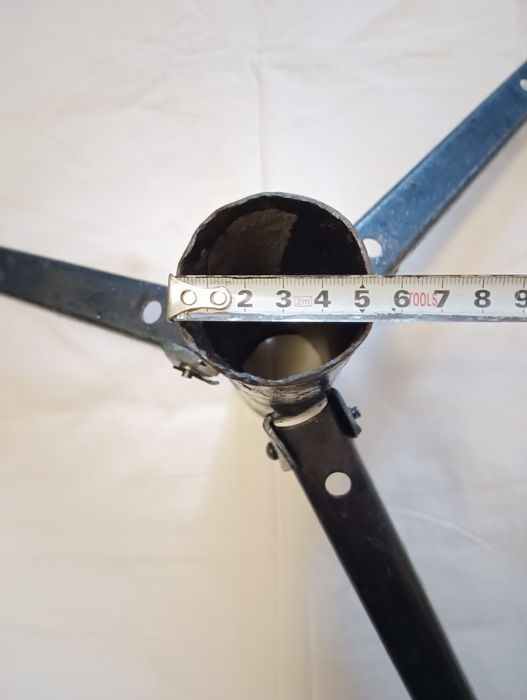 Подставка под ёлку , тринога