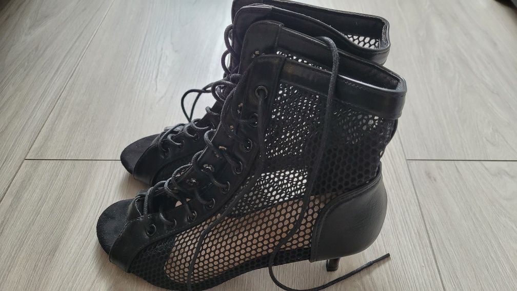 Buty ja obcasie z siateczką do tańca 37