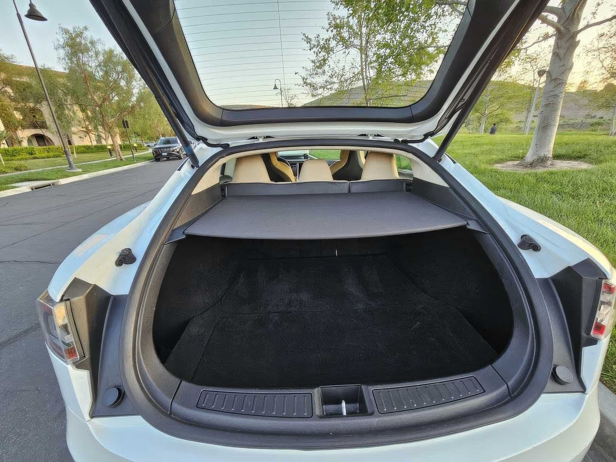 2017 Tesla Model S 90D