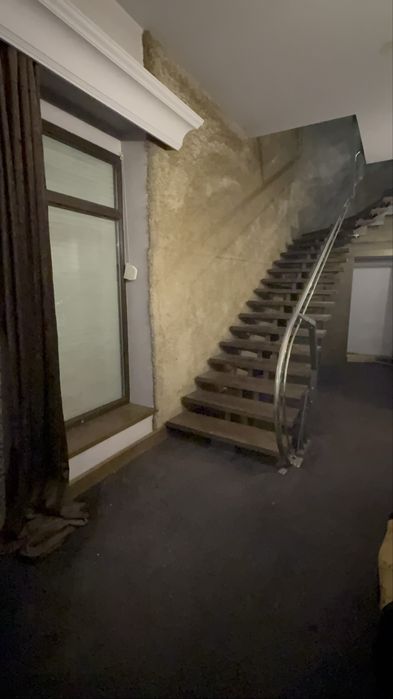 Здається в оренду комерційне приміщення, окрема будівля. Є парковка.