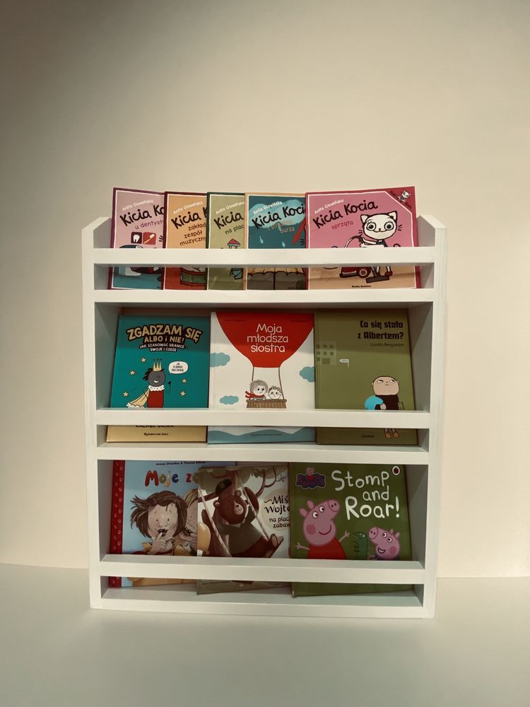 Biblioteczka do pokoiku dziecięcego