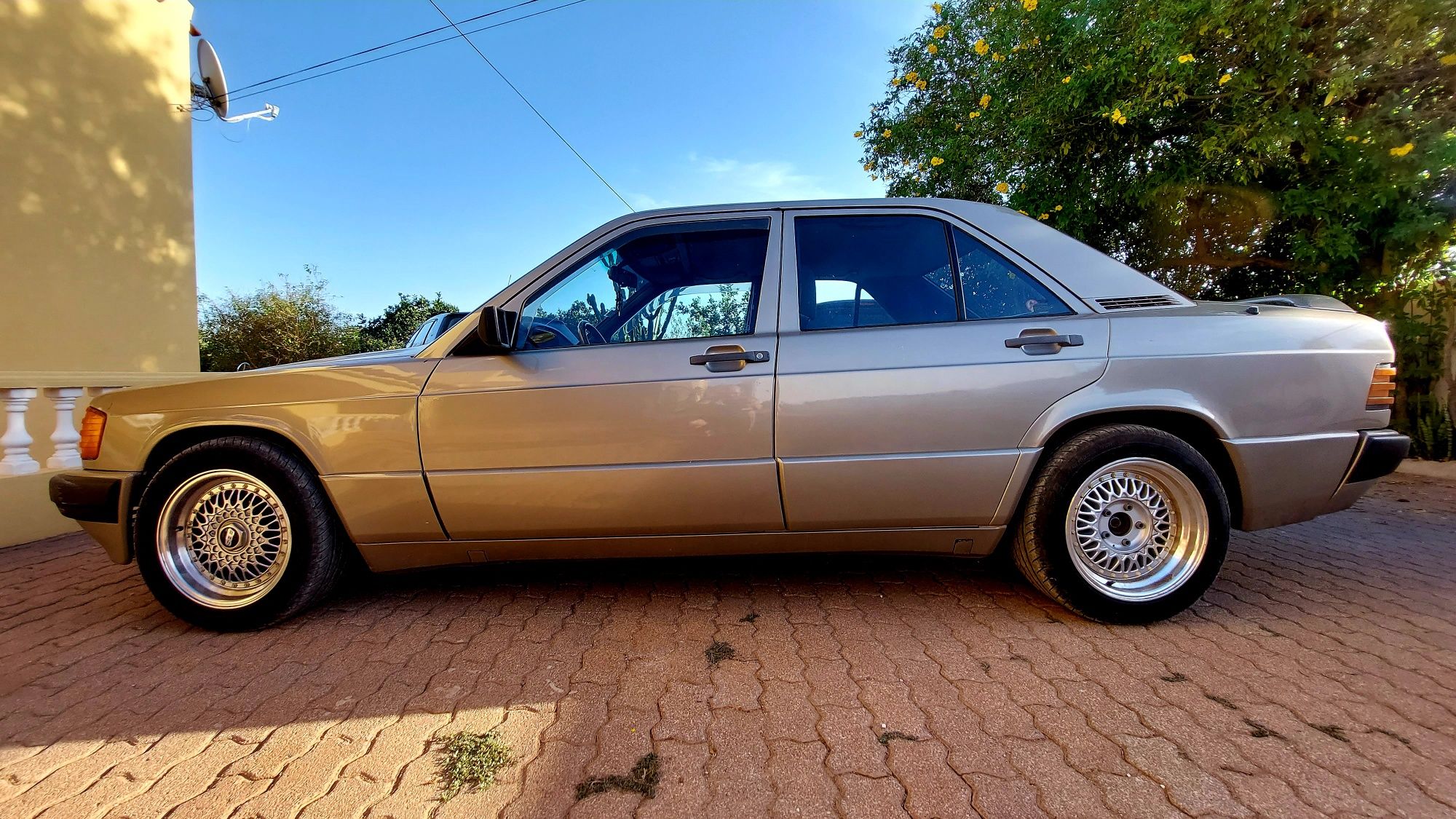 Mercedes 190 2.5