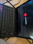Laptop Techbite z dotykowym ekranem i windowsem