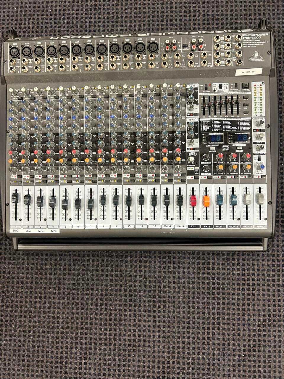 Mesa de mistura  Behringer