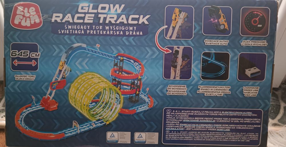 Tor wyścigowy świecący dla dzieci z autkiem na USB.