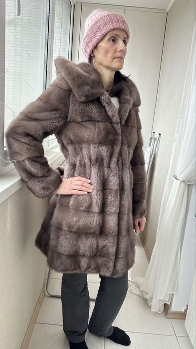 Норкова шуба з капюшоном