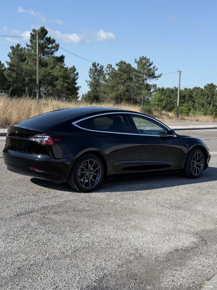 Tesla model 3 standard range plus