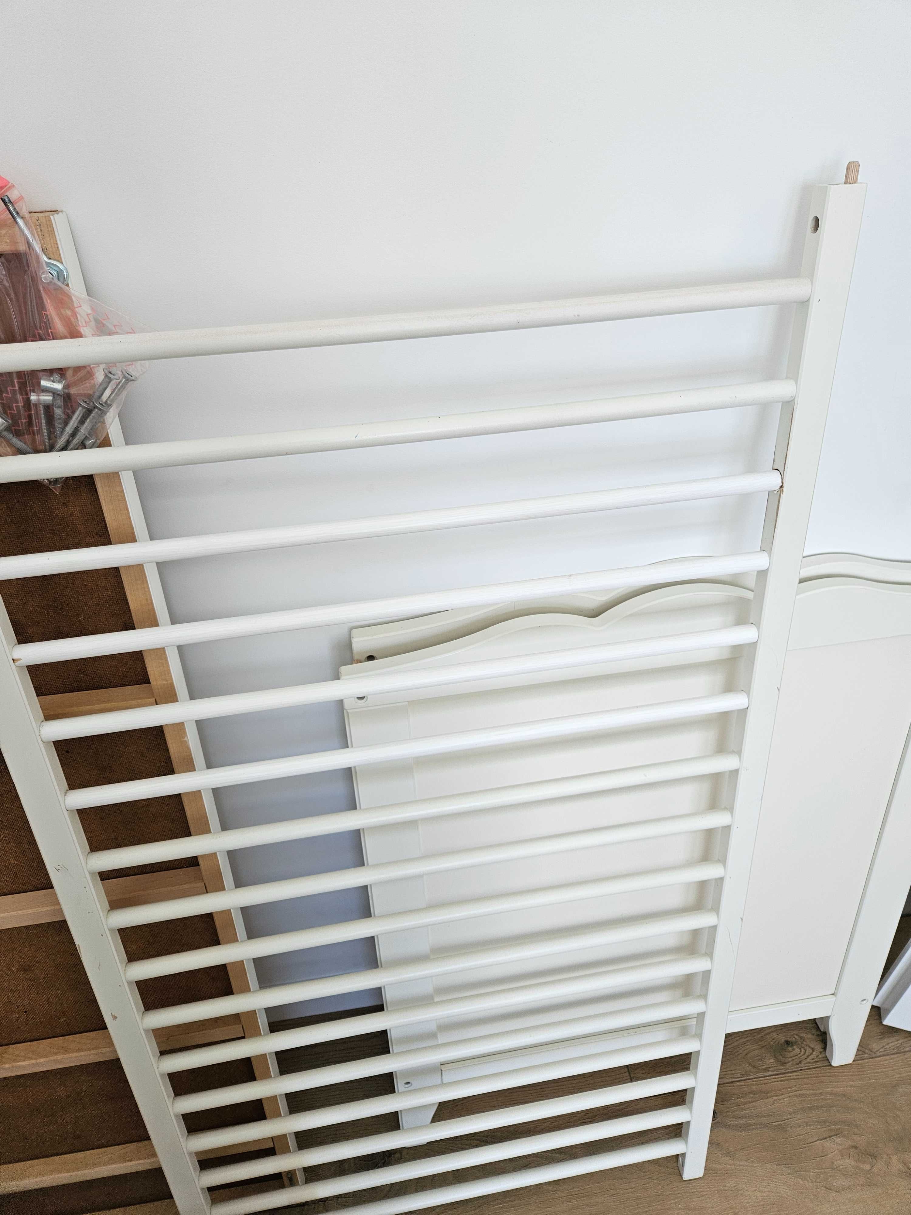 Białe klasyczne łóżko  IKEA SMÅGÖRA 60x120
