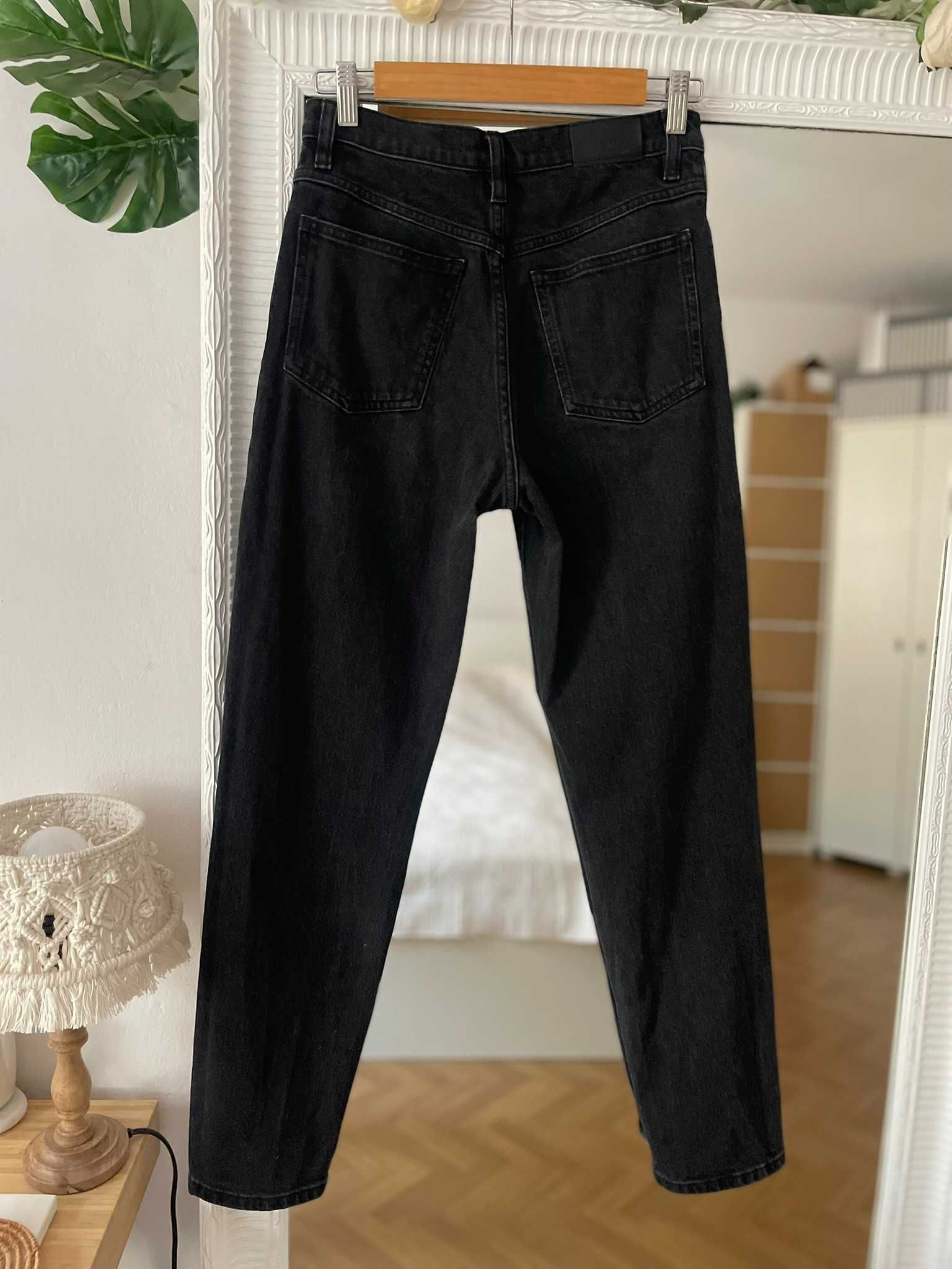 MNG Mango spodnie mom jeans czarne efekt sprania wysoki stan S 36