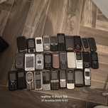 Zestaw starych telefonów