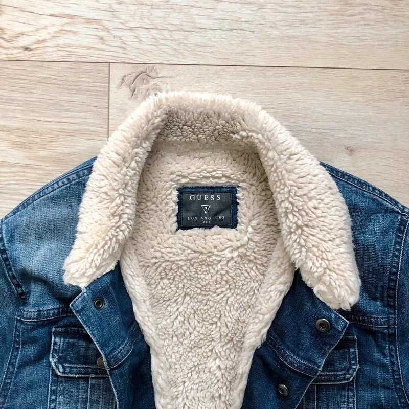 Guess kurtka katana kożuch jeansowy pilotka denimowa sherpa bomber