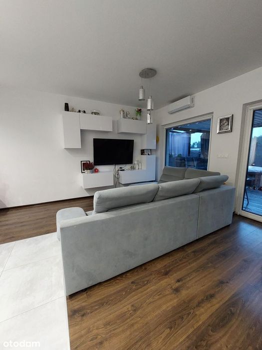 Nowoczesny szeregowiec z ogródkiem i parkingiem – bez prowizji