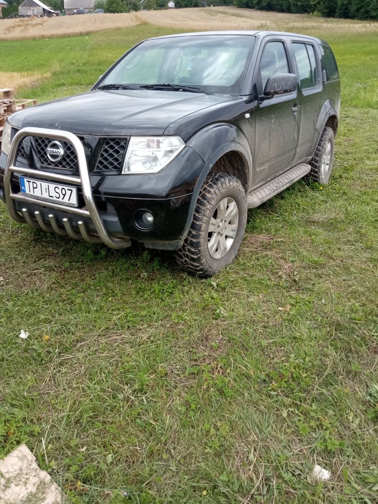 Samochód terenowy Nissan Pathfinder