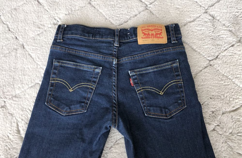 Niebieskie, granatowe dziecięce i młodzieżowe dżinsy skinny, Levis 510