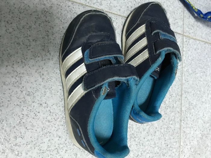 Ténis adidas tamanho 24