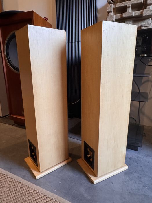 Castle Srirling 3 kolumny podlogowe